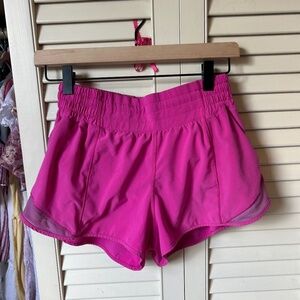 Lululemon Sonic Pink High Rise 2.5 Inch Hotty Hot Shorts - Size 6